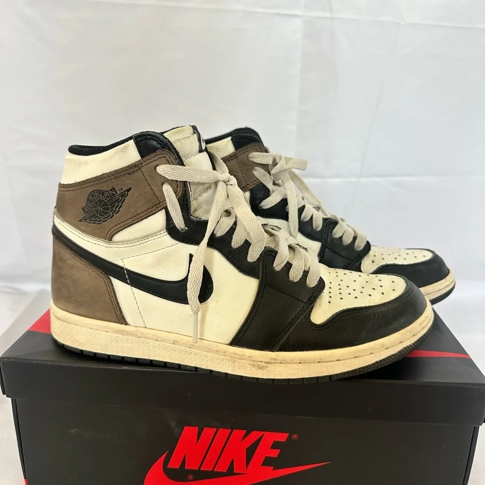 Nike Black and White Sneakers High-Top Design - Picture 4 of 6